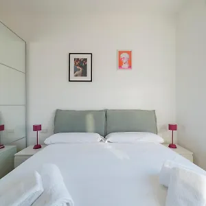 Appartamento Loft Charme: Bilocale Con Balcone, Milano